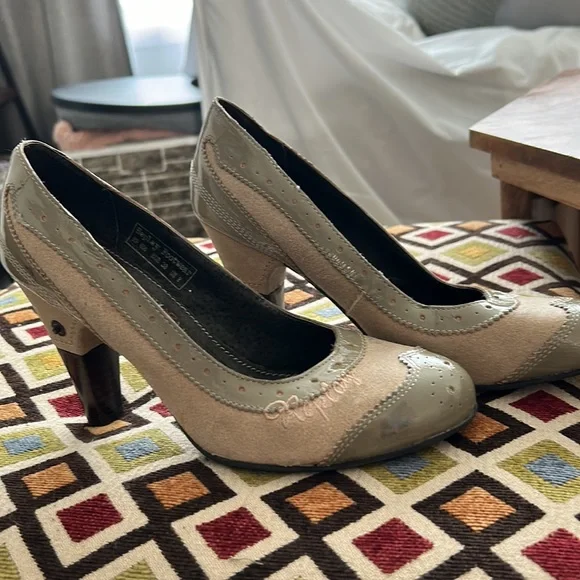 Relay Heels Size 8 - Picture 3 of 5